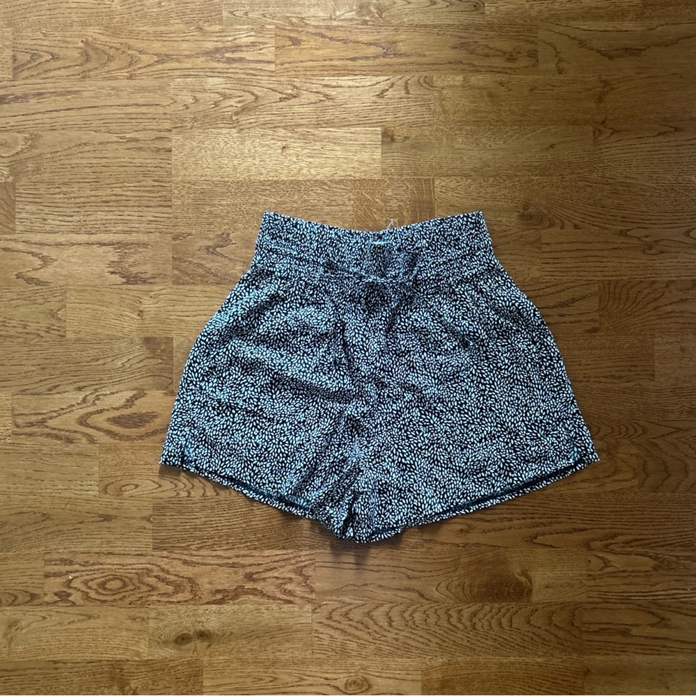 Abercrombie & Fitch Shorts Women Tie Waist XS Soft Black White Print Smock Pull